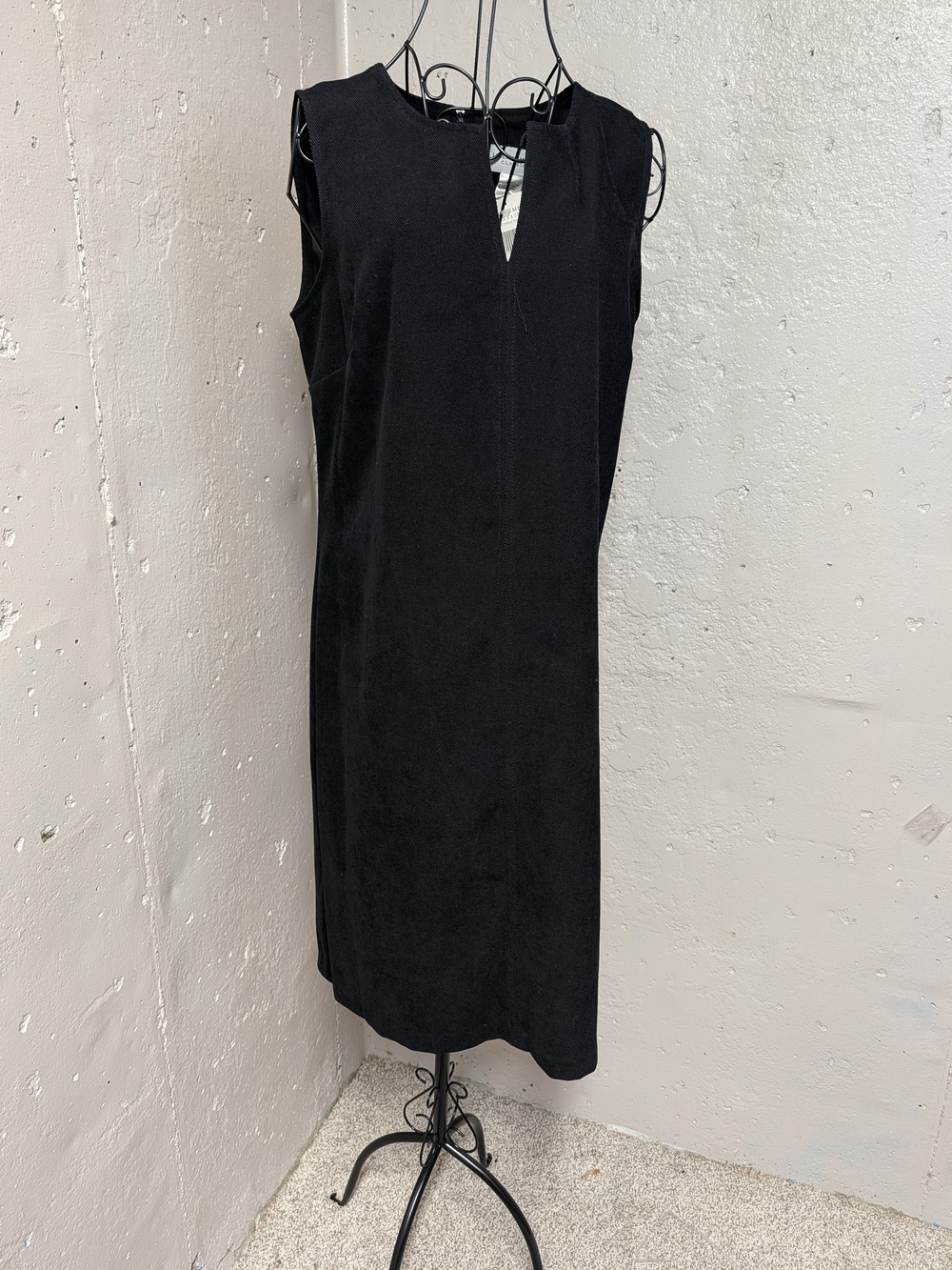 Jaclyn Smith Black Sleeveless Midi Sheath Dress